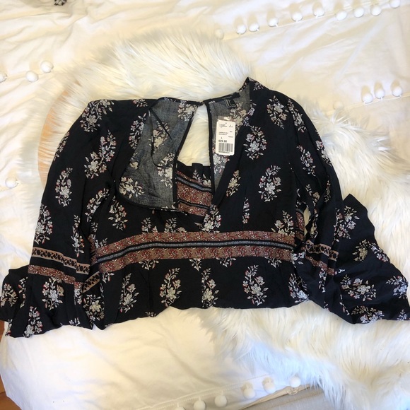 Trumpet Sleeve Plunging Romper (Black/multi) - Picture 5 of 5